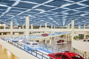 探秘工業(yè)之美 青少年寶馬工廠之行，手繪夢(mèng)想與光影的交織